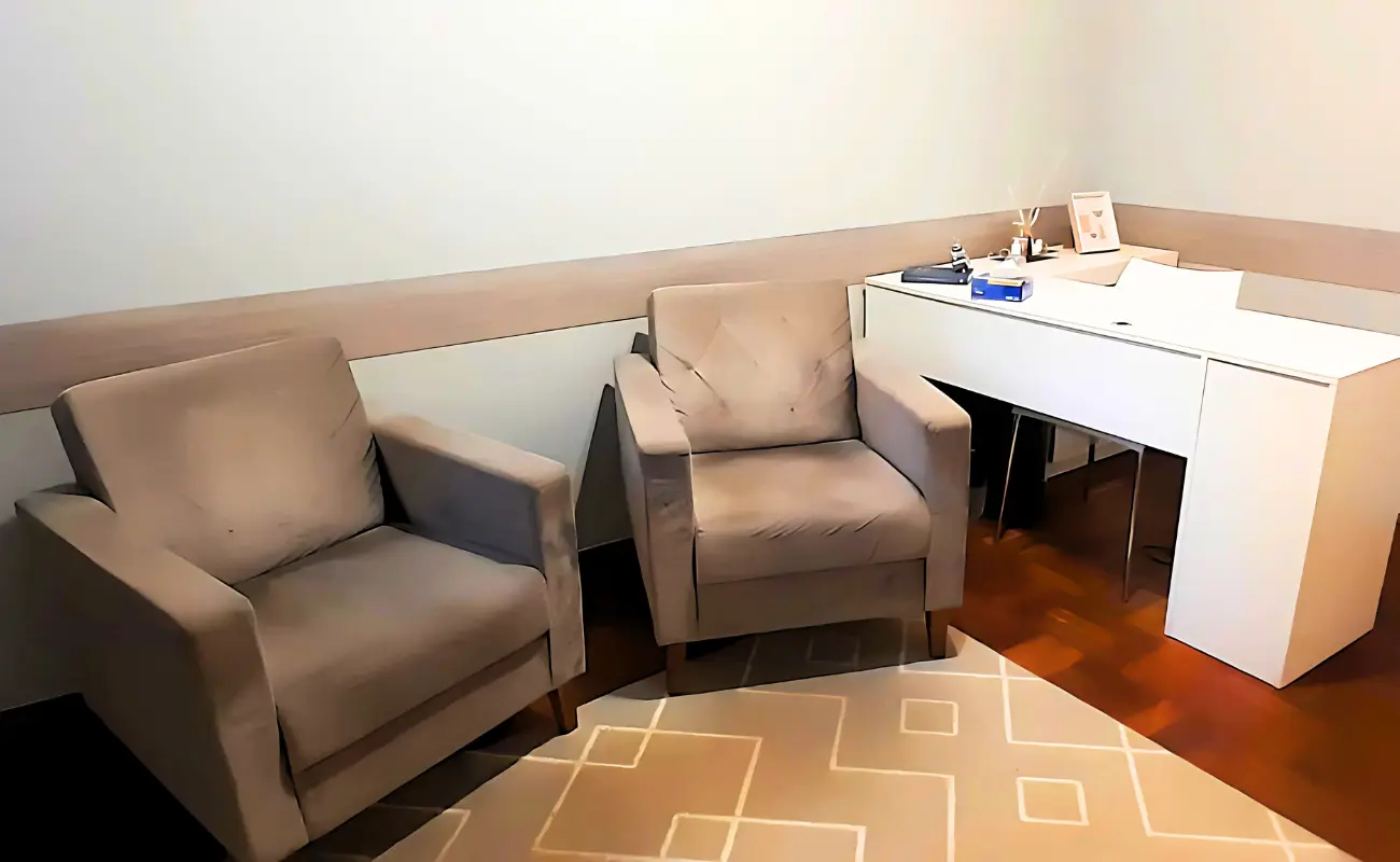 Poltrona em consultório para atendimento psicológico em Bauru